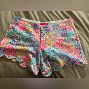 Lilly Pulitzer Buttercup knit shorts, scalloped hem, size 10